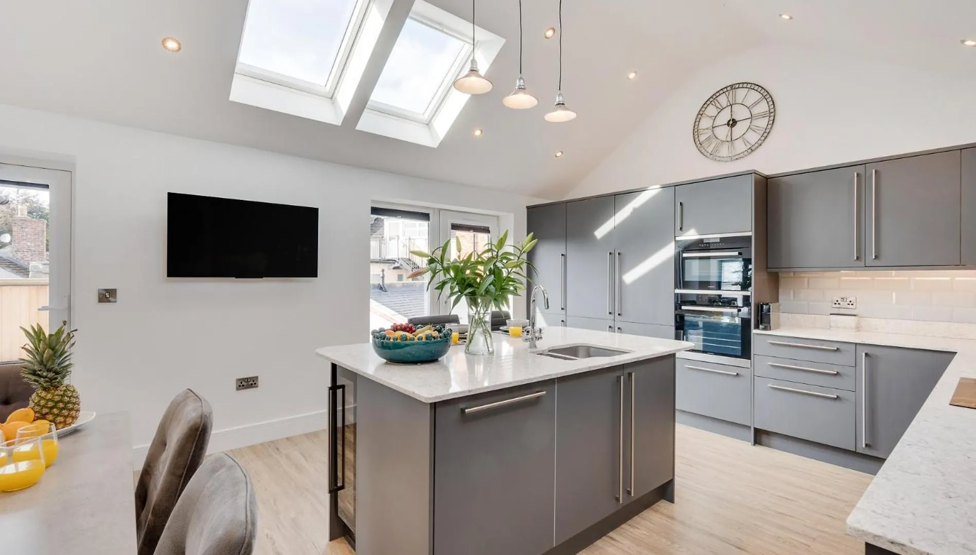 4 Bed In Richmond 83250 Villa Semesterbostad